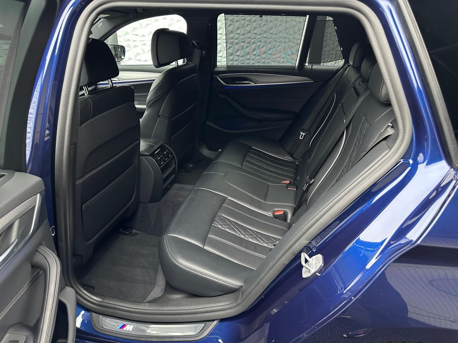 Fahrzeugabbildung BMW 530D M-PAKET/KEY/AKTIVLENK/PANO/LIVE/MASSAGE/AHK