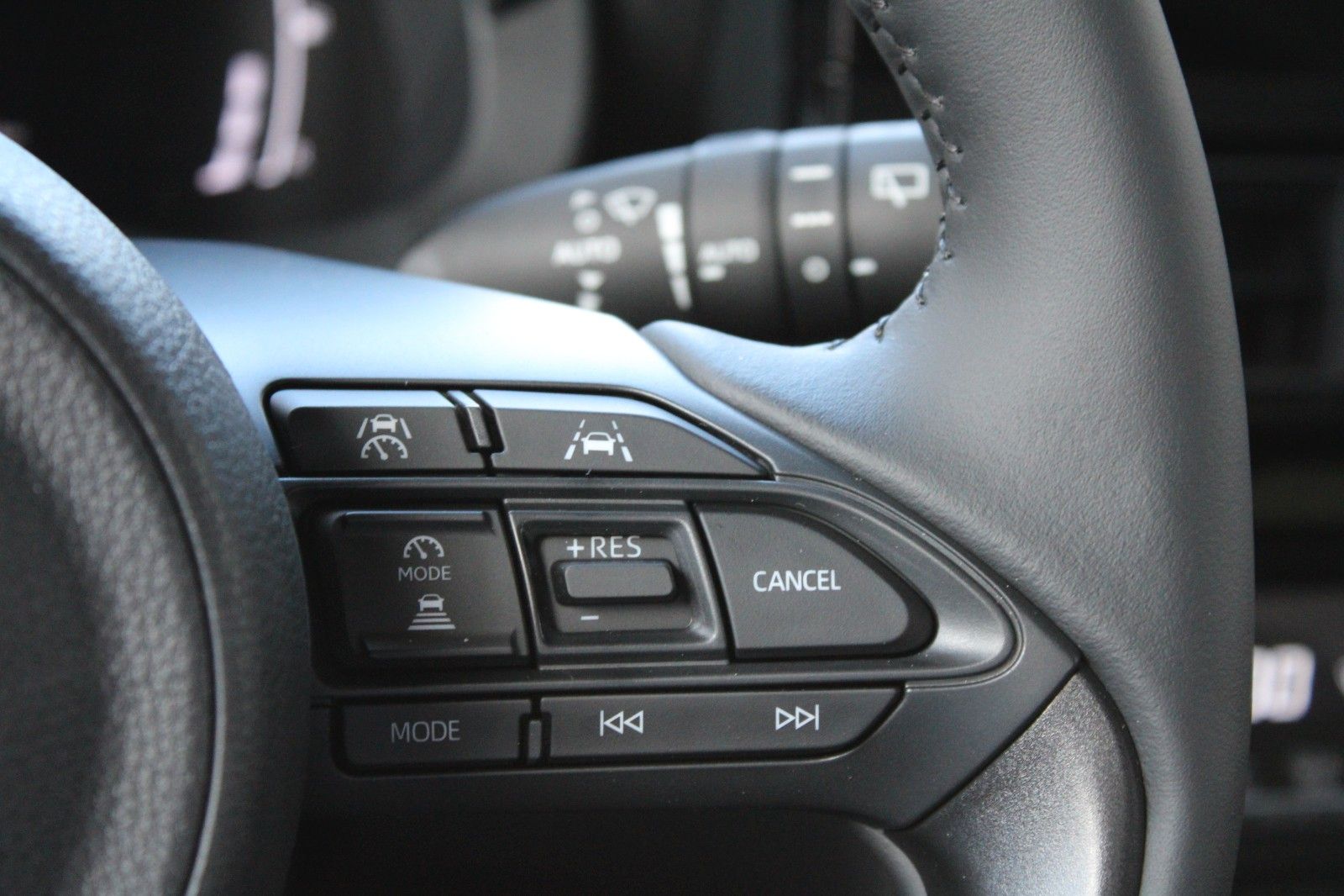 Fahrzeugabbildung Toyota Yaris Cross Hybrid Teamplayer + Winter-/Safety-P