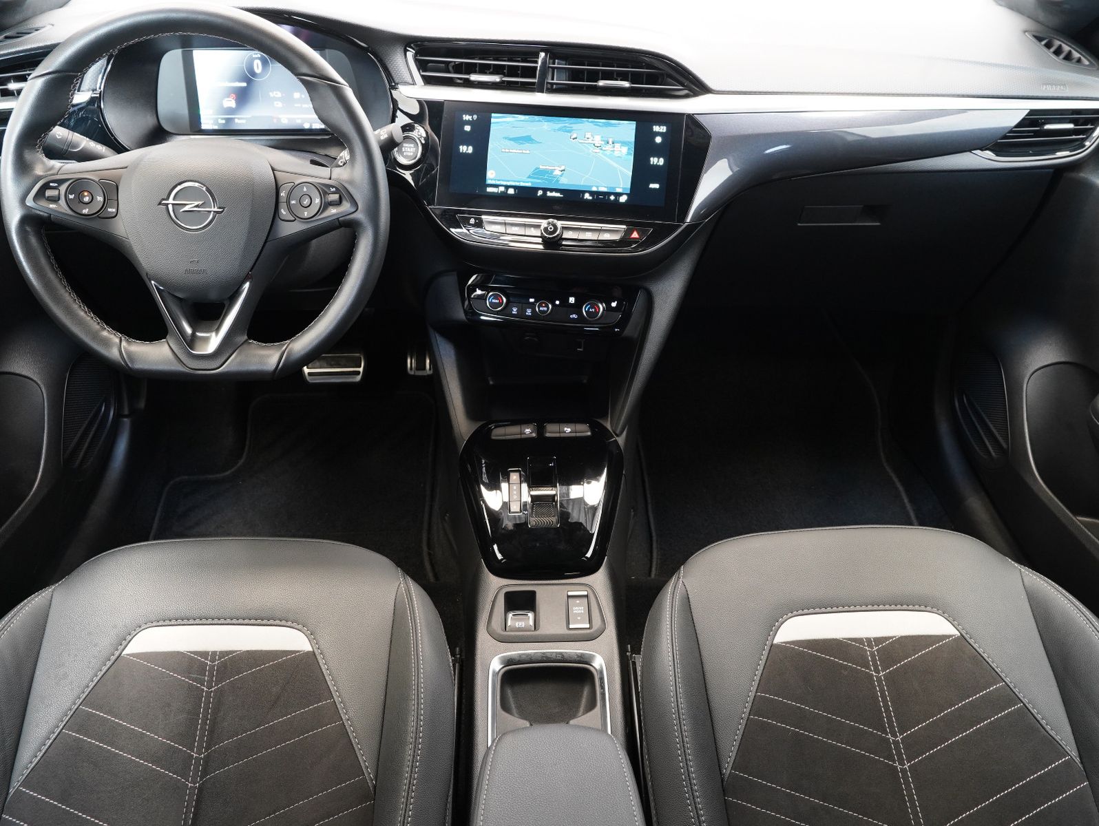 Fahrzeugabbildung Opel Corsa F e Ultimate CARPLAY/INTELLILUX/SOH