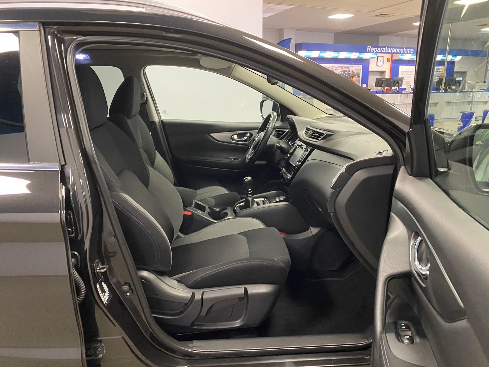 Fahrzeugabbildung Nissan Qashqai 1.2 ACENTA PANORAMA+360°KAMERA+NAVI+18"