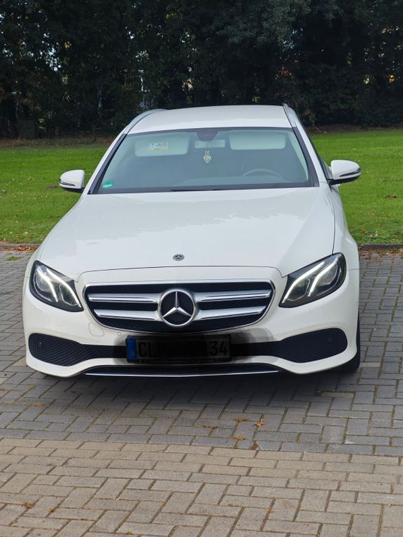 Image of Mercedes-Benz 220