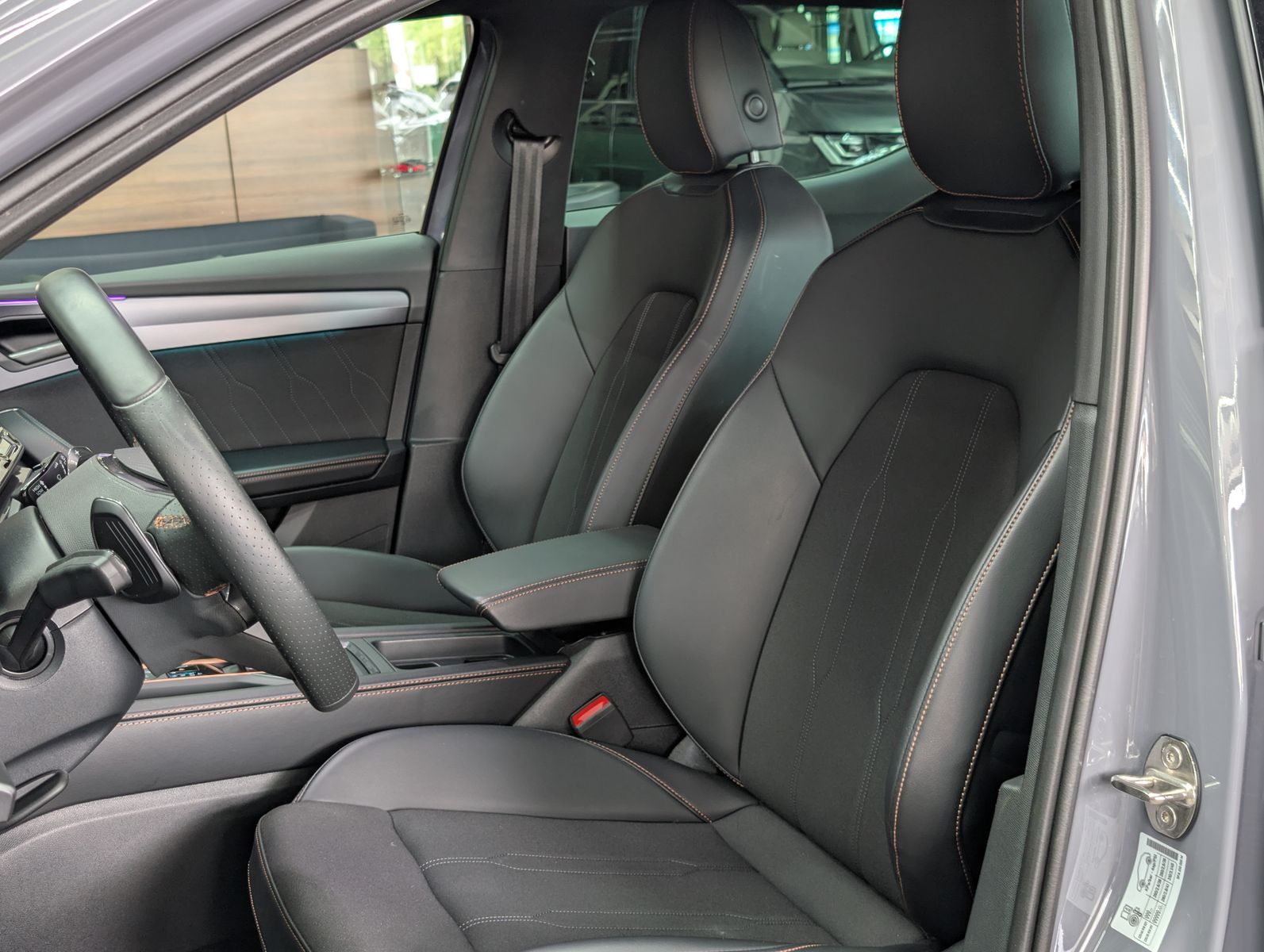 Fahrzeugabbildung CUPRA Leon 1.5 e-Hybrid ACC APP MATRIX EDGE SoH100%