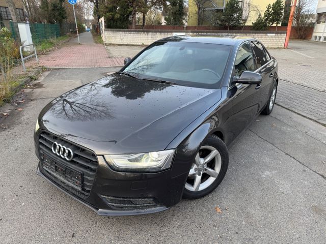 Audi A4 1.8 S-Line + Xenon + Navi +