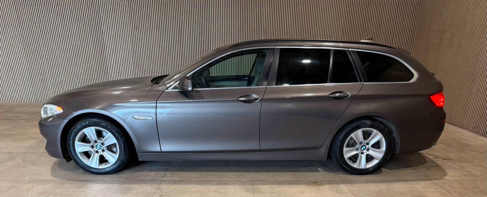 BMW 525 2013 — interior
