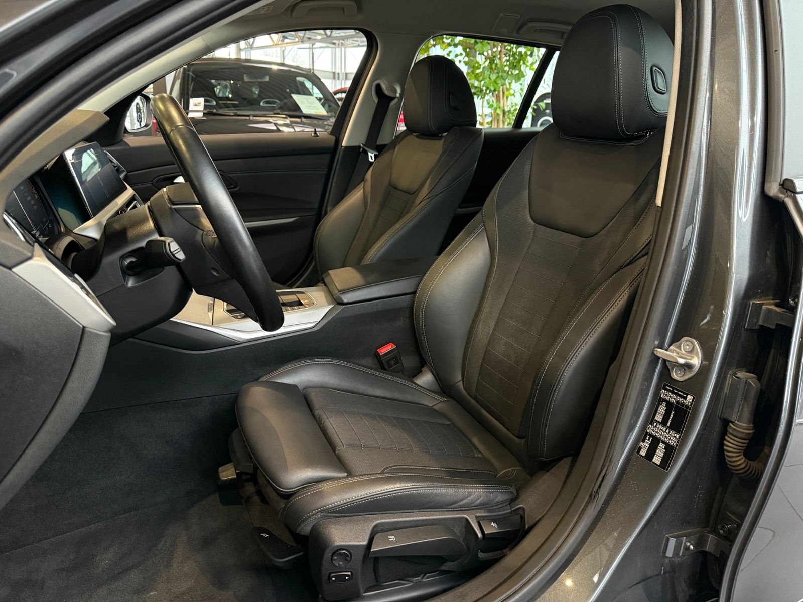 Fahrzeugabbildung BMW 320d Touring Advantage LED NAV SHZ ALU