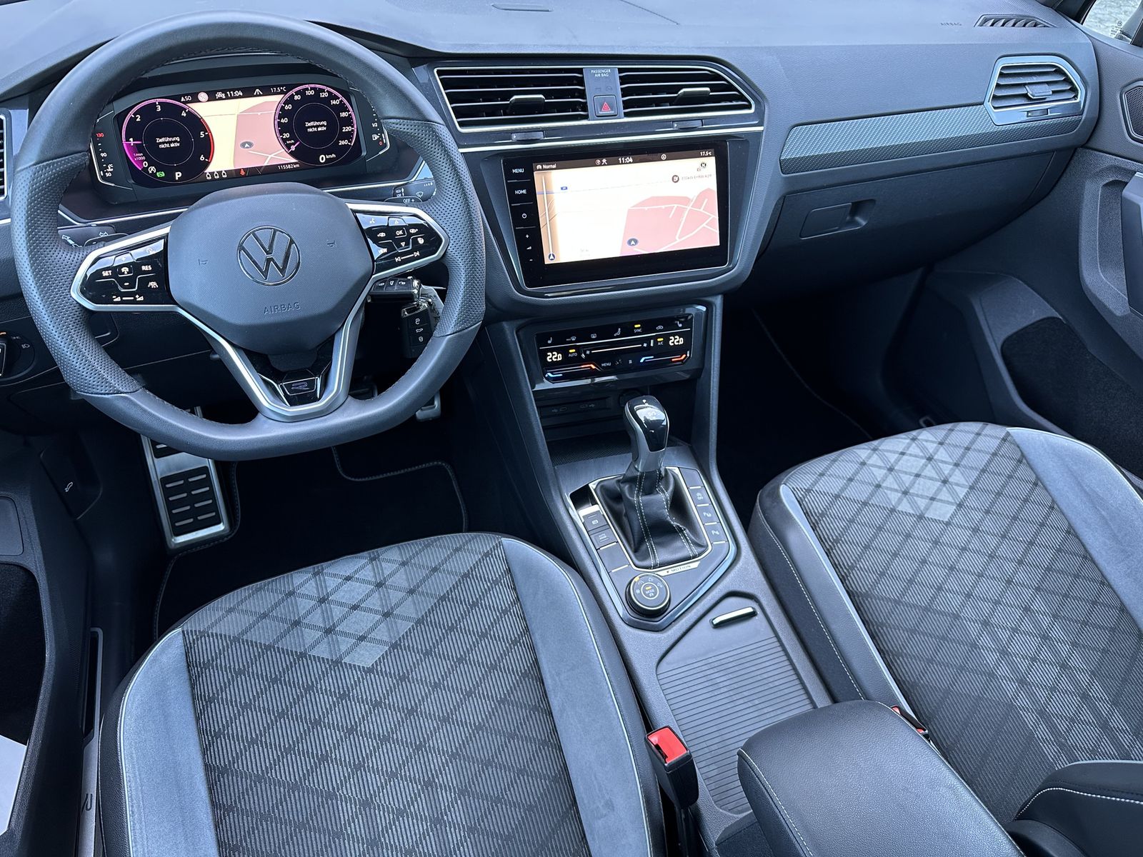 Fahrzeugabbildung Volkswagen Tiguan 4M R-Line Black NAV+IQ-LIGHT+AHK+VC+KAMER
