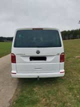 Volkswagen T6 Caravelle - weiße Volkswagen T6 Caravelle