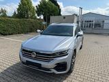 Volkswagen Touareg R-Line 4Motion in Top Zustand VOLL - Volkswagen: In Motion