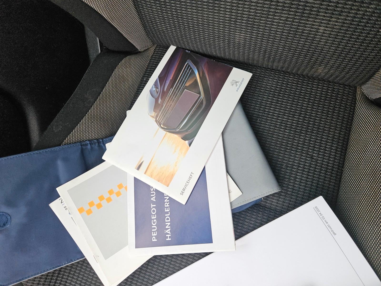 Peugeot 308 2013 — photo 18
