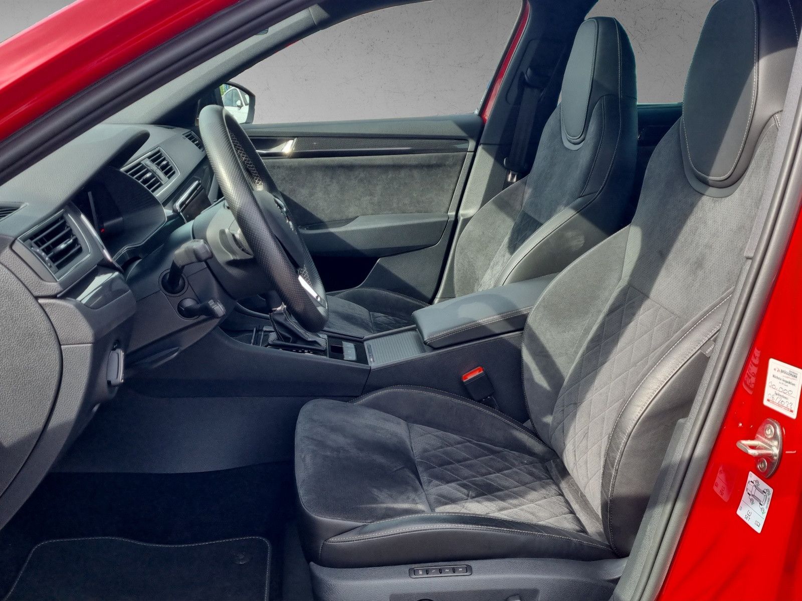 Fahrzeugabbildung SKODA Superb Lim. Sportline 4x4 2,0 TSI Pano Navi AHK