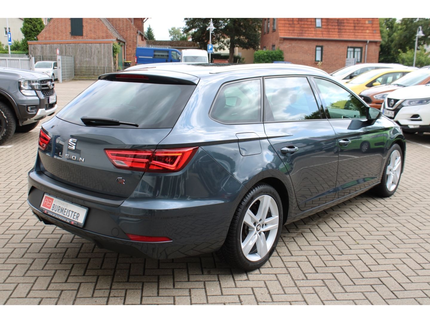 Fahrzeugabbildung SEAT Leon 1.5 TSI ST FR ACC LED Navi DAB PDC RFK AHK