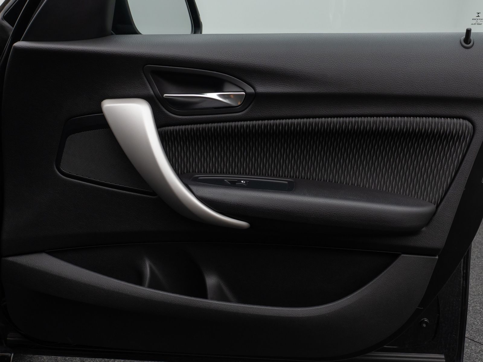 Fahrzeugabbildung BMW 118i Parkassist Sitzheizg USB Regensensor 8fach