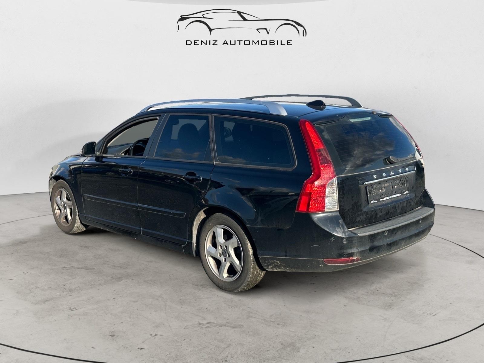Volvo V50 2012 — interior