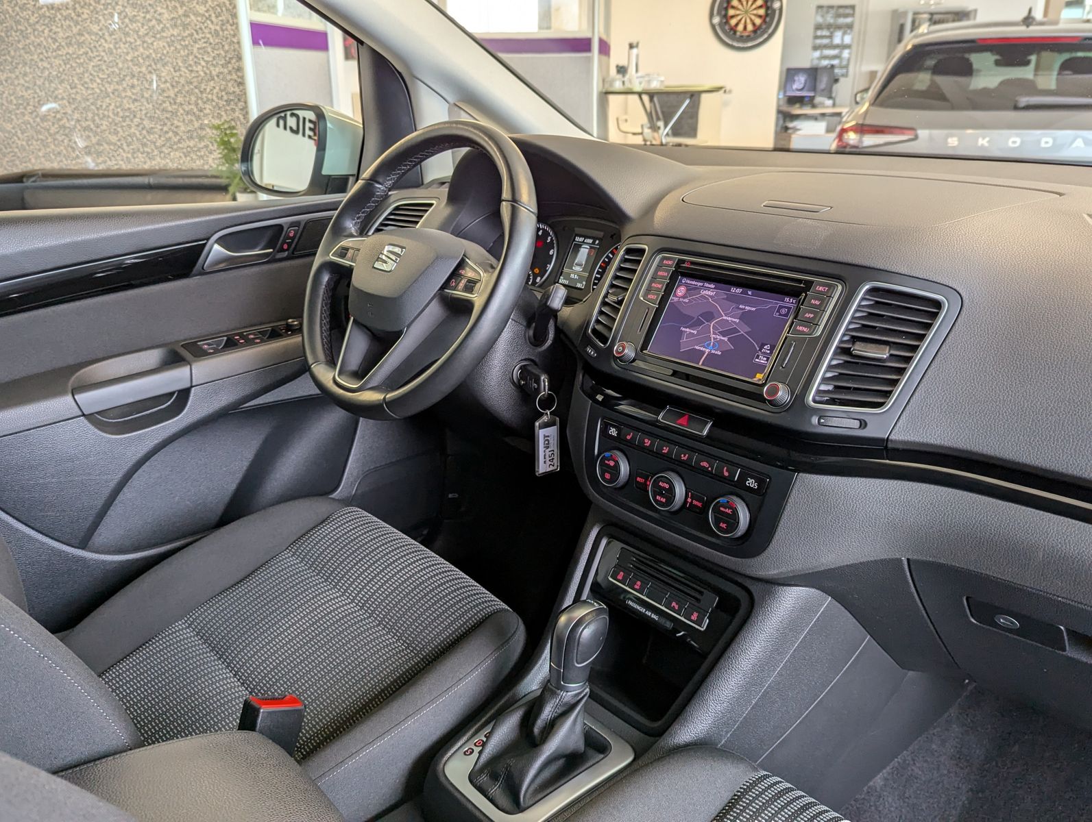 Fahrzeugabbildung SEAT Alhambra 1.4 TSI DSG Style 7-Sitze Cam Shz LM17"