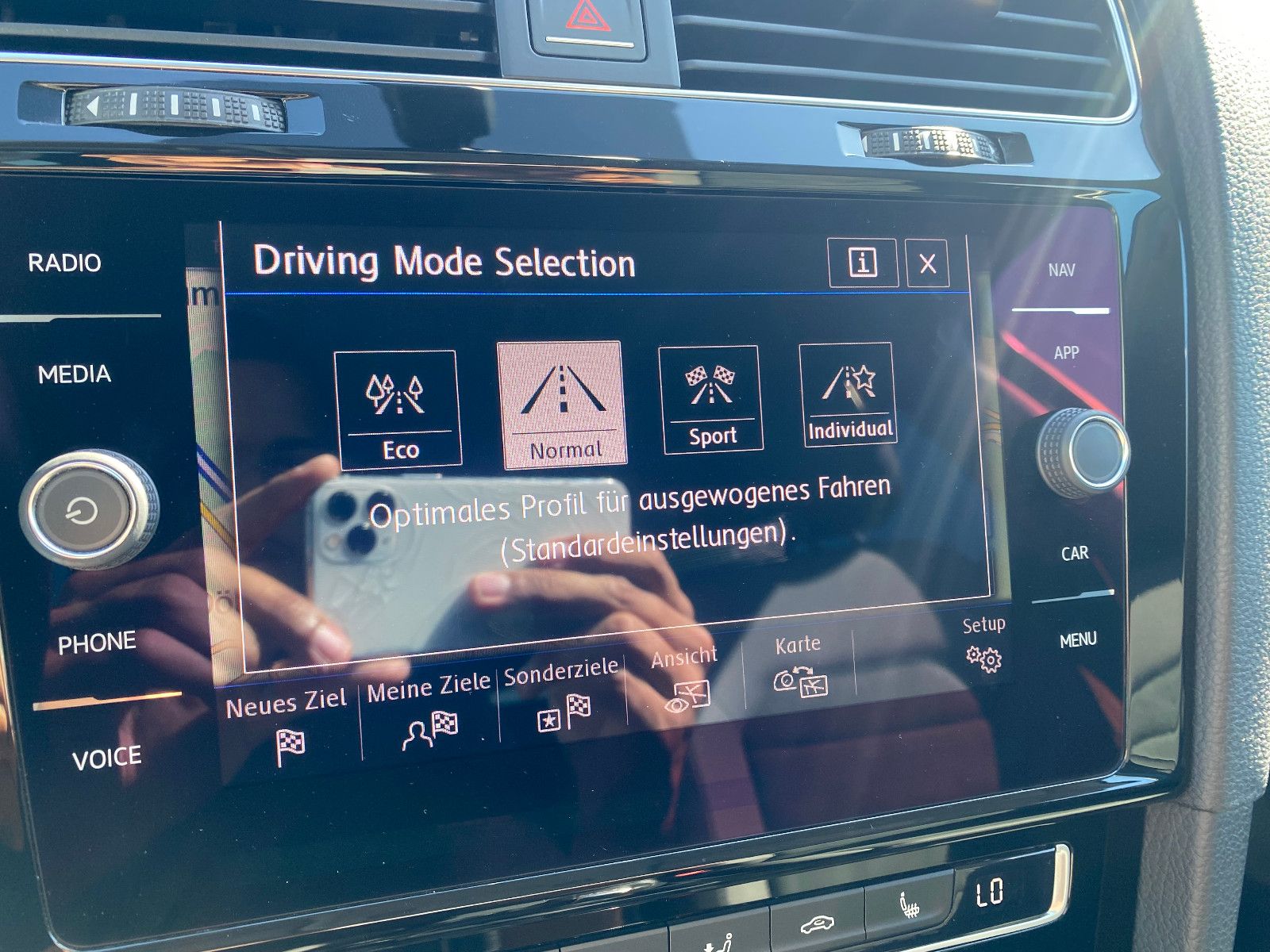 Fahrzeugabbildung Volkswagen Golf VII Variant Highline TSI DSG ACC LED Kamera