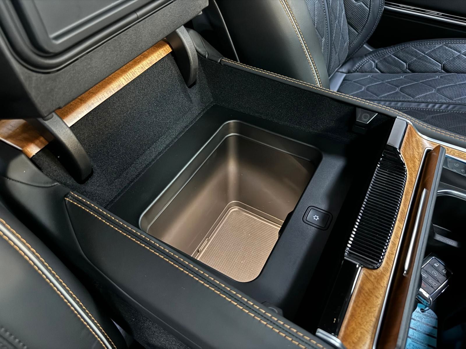 Fahrzeugabbildung Jeep GRAND WAGONEER SER. III BLACK LINE-24"6.4L V-8 .