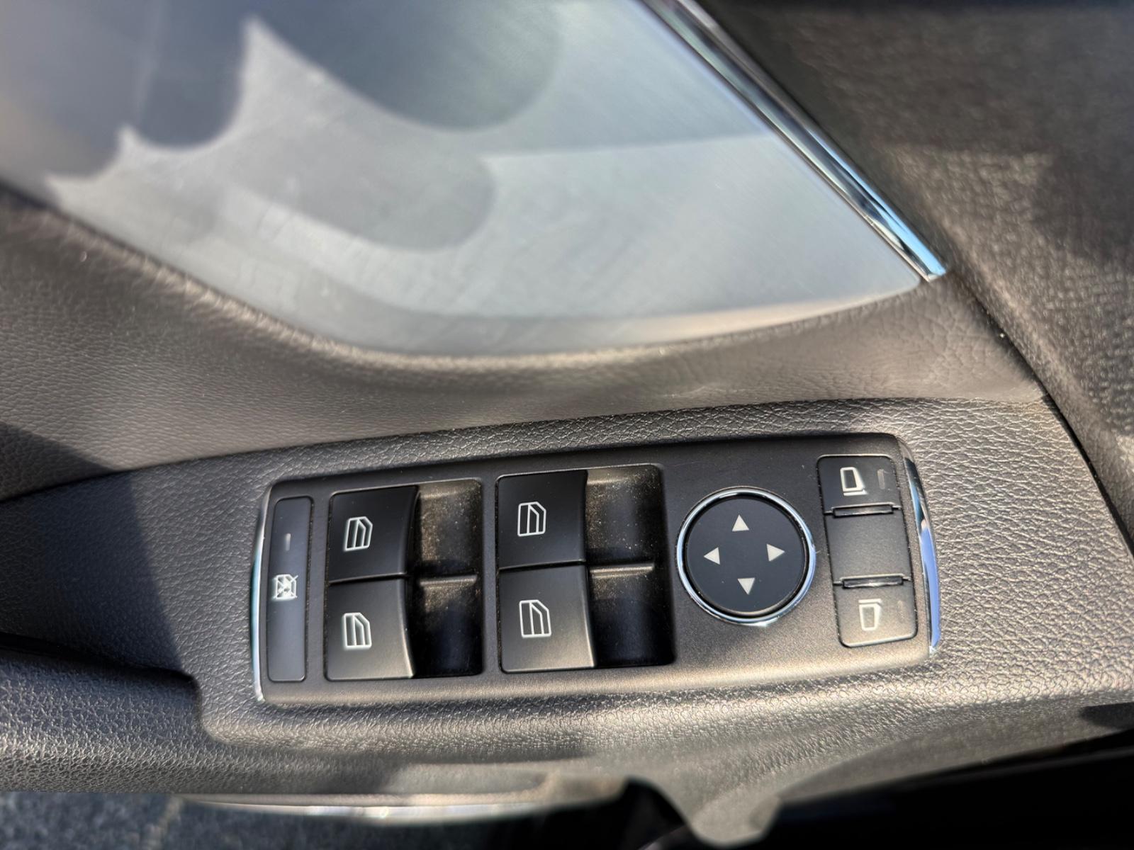 Mercedes-Benz C180 2008 — photo 17