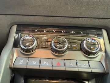 Skoda Karoq Style 4x4+AHK+StHz+App+Navi++