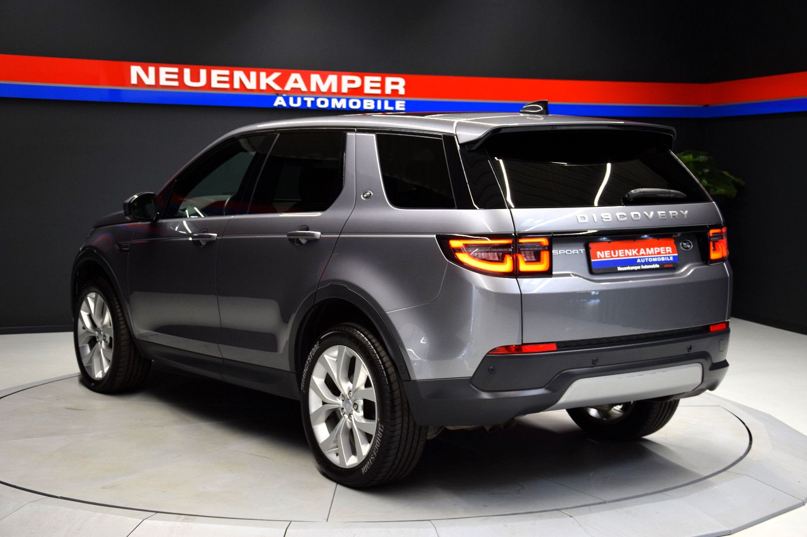Fahrzeugabbildung Land Rover Discovery Sport AWD Pano Leder 360° LED PDC Totw