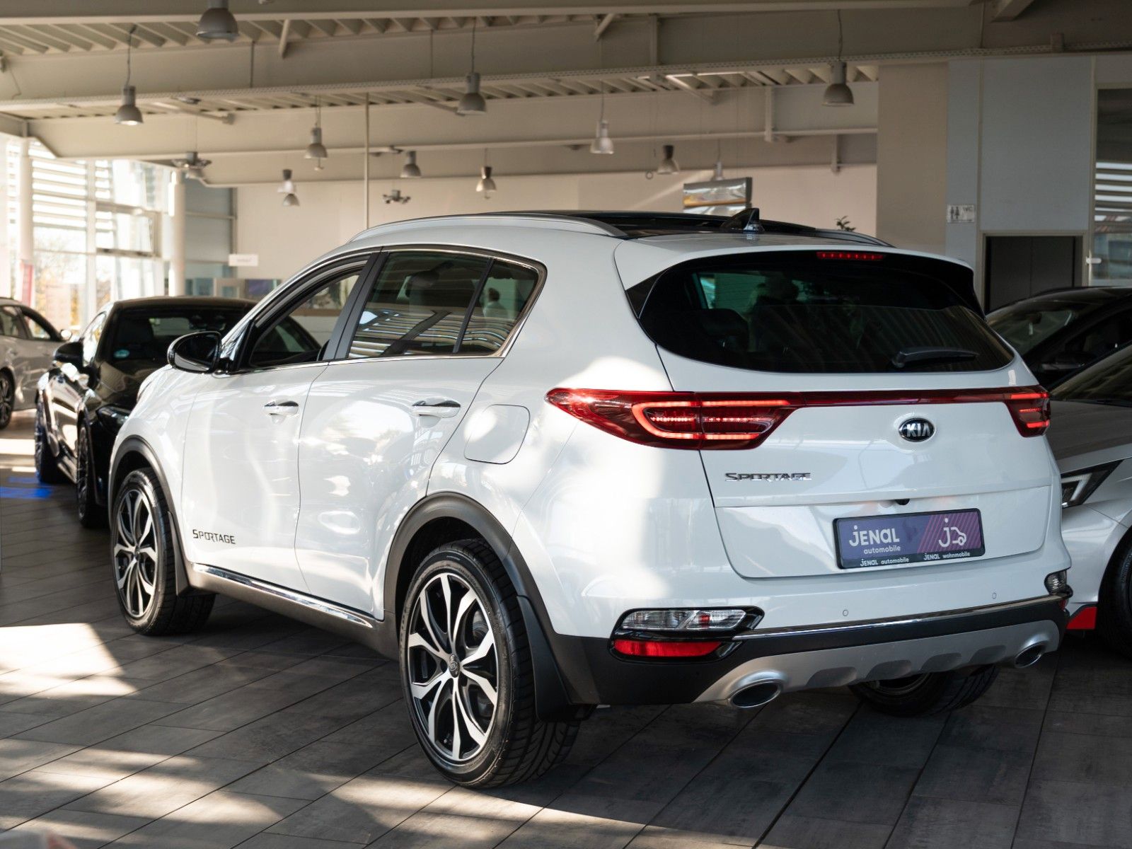 Fahrzeugabbildung Kia Sportage Platinum Edition 4WD/AHK/PANO/KAMERA
