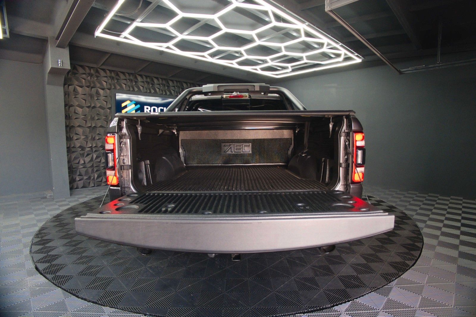 Fahrzeugabbildung Dodge RAM 5.7 V8 HEMI 4x4 OFFROAD Night-Paket *LED*