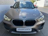 BMW X1 sDrive16d Autom. Panorama CarPlay Kamera LED - BMW X1 mit Diesel-Antrieb: Beige, Leder, Navigationssystem, Geländewagen