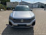 Volkswagen Touareg R-Line 4Motion in Top Zustand VOLL - Volkswagen: In Motion