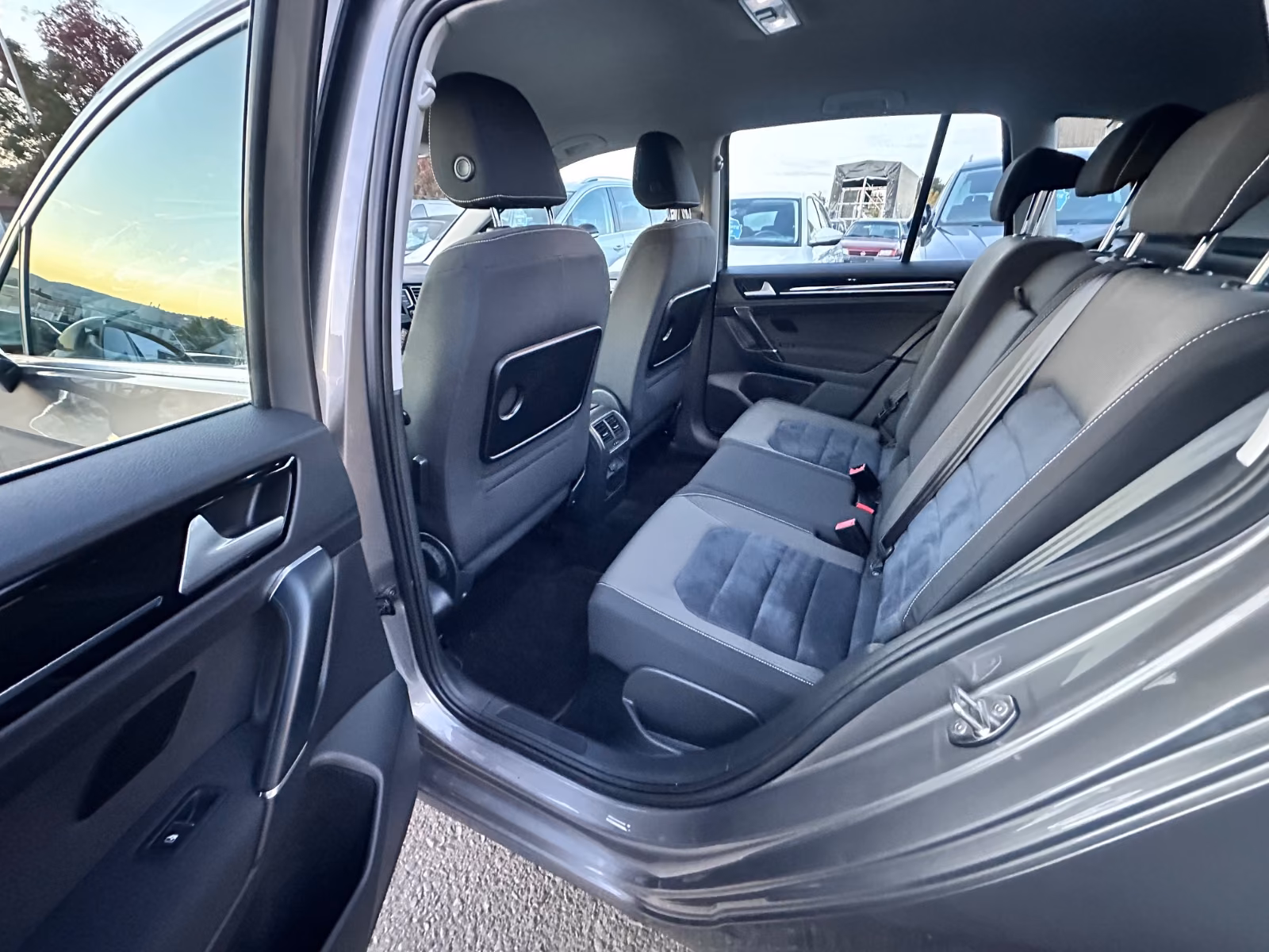 Volkswagen Golf Sportsvan VII 125PS Highline SitzHz AHK PDC