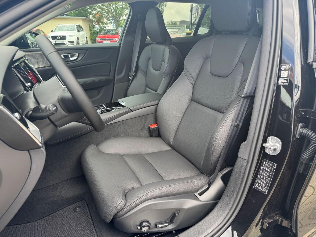 Fahrzeugabbildung Volvo V60 T6 Plug-in Hybrid AWD Plus Dark+LagomPak+