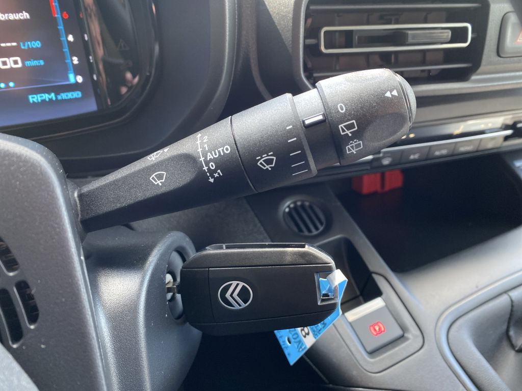 Fahrzeugabbildung Citroën Berlingo M Benzin 110 PLUS *Sitzh.*Cam*Klimaau.*