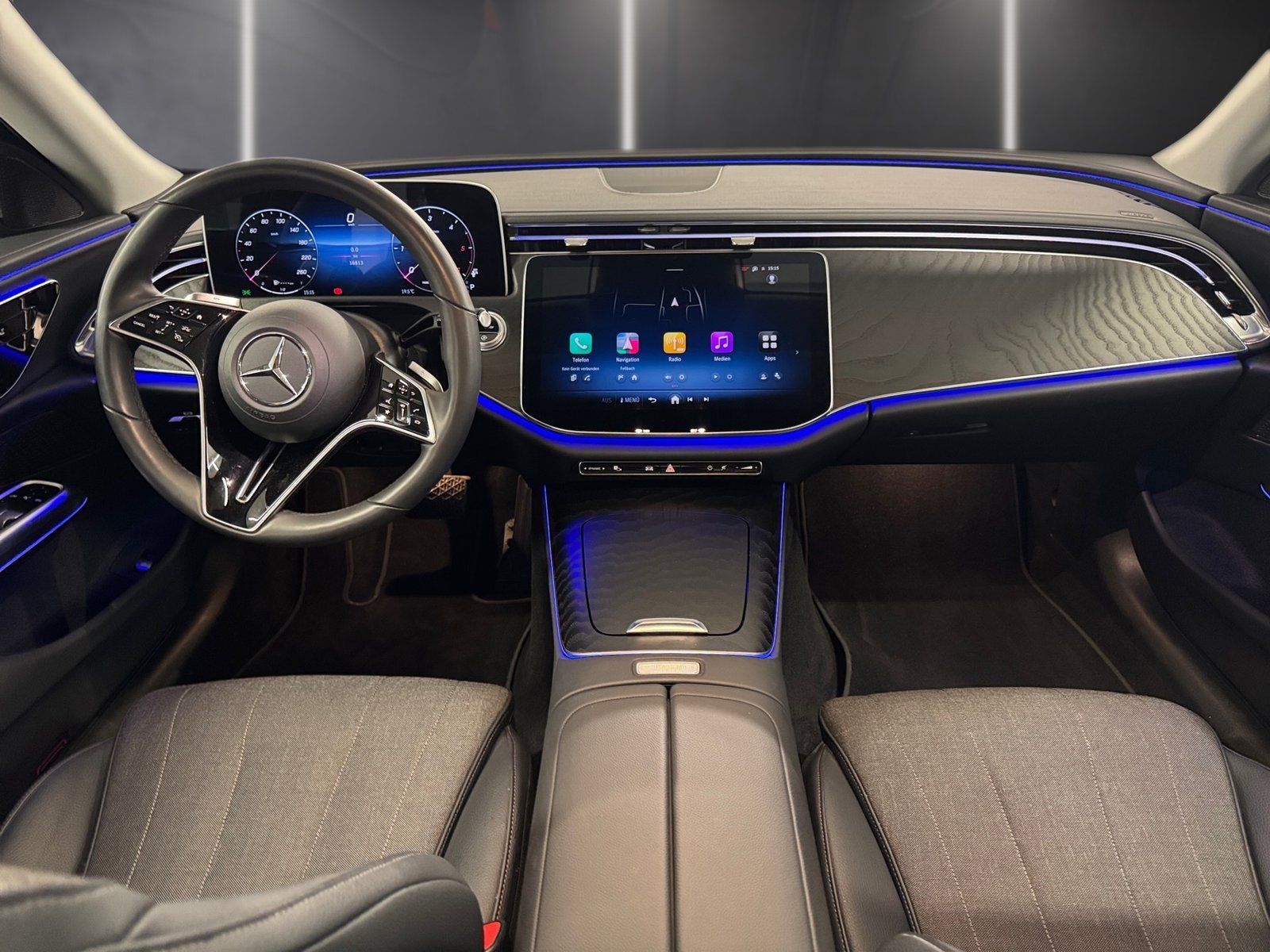 Fahrzeugabbildung Mercedes-Benz E 220 T d AVANTGARDE*Pano*AHK*Distronic*Totwink*