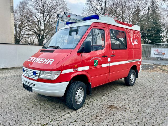 Mercedes-Benz 312D 4x4 KLF-A Feuerwehr Neuzustand Camper