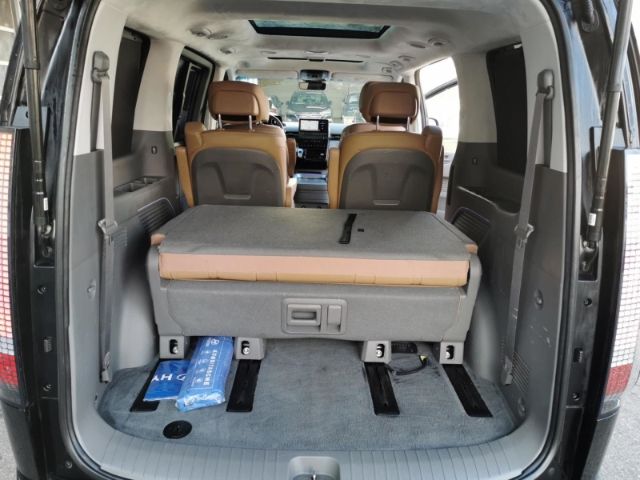 Fahrzeugabbildung Hyundai STARIA Signature 4WD 7-Sitzer PANO+AHK+GARANTIE