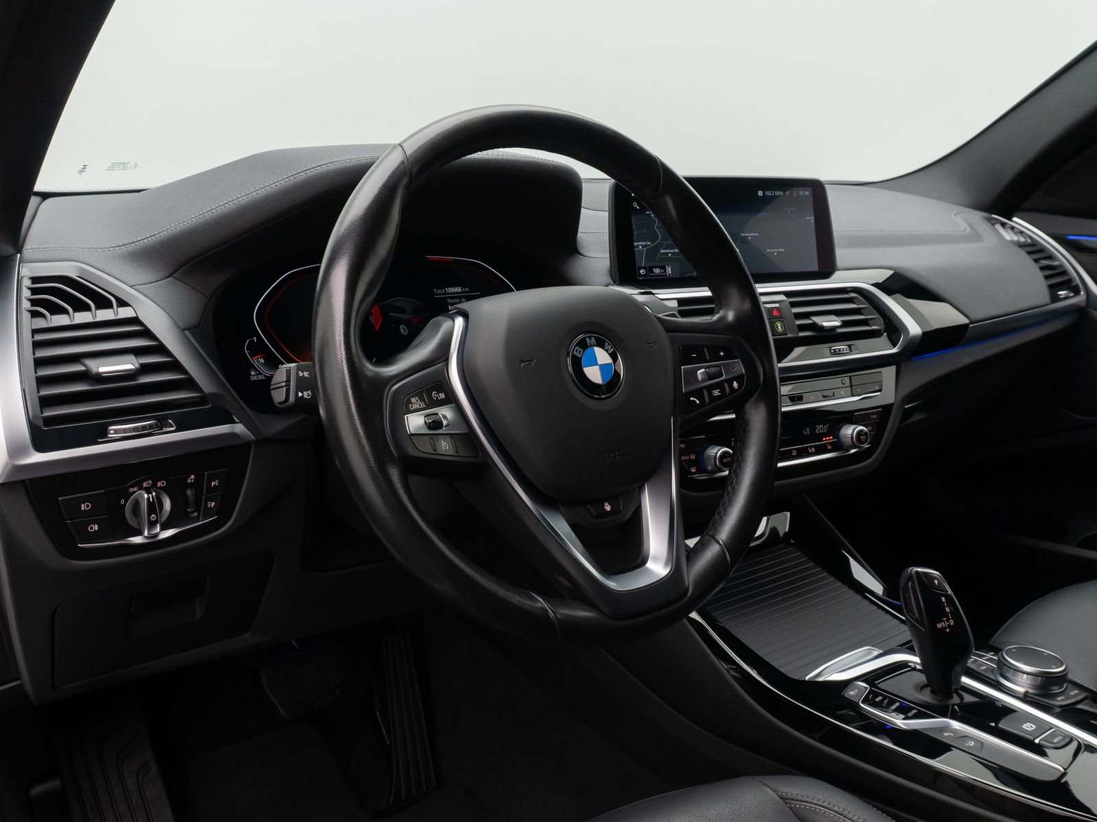 Fahrzeugabbildung BMW X3 xD20d Luxury Line DisplKey DAB Kamera AHK 18"