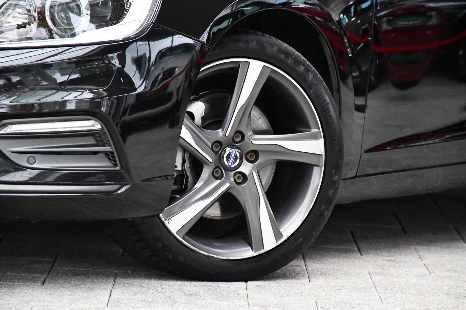 Volvo V60 D4 R-Design Aut. Kamera Leder Navi Ahk 82tkm