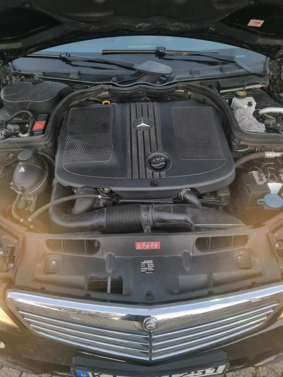 Mercedes-Benz C220 2012 — photo 13