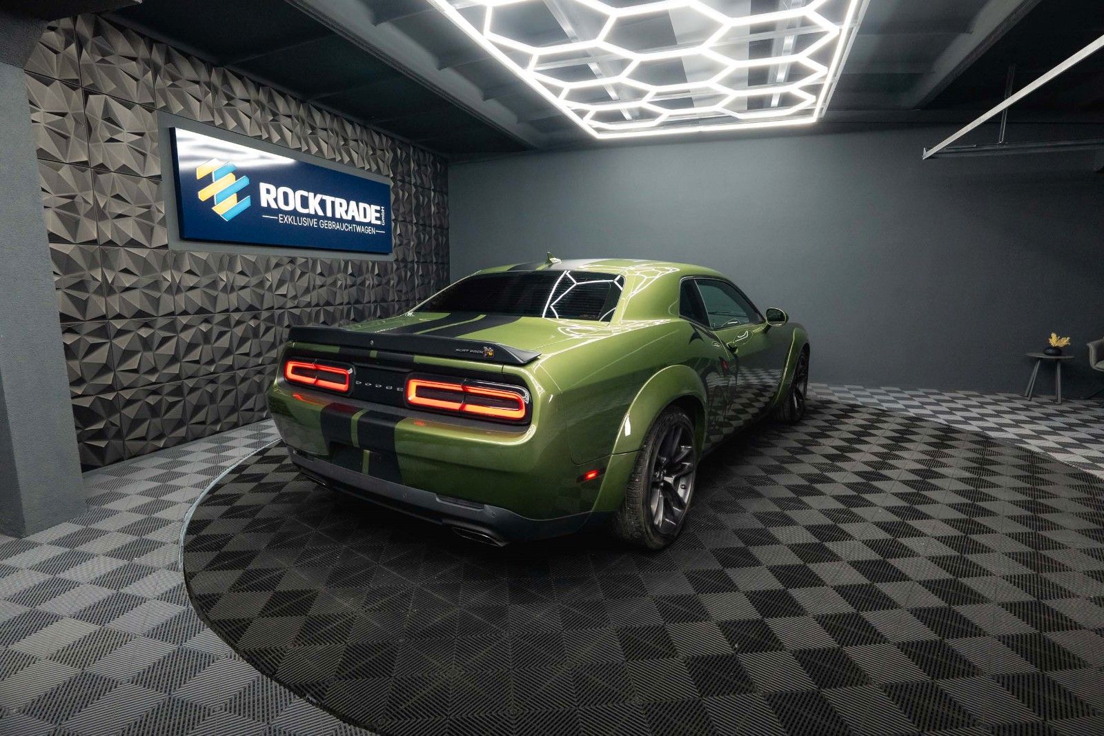 Fahrzeugabbildung Dodge Challenger 6.4 V8 SRT 392 R/T SCAT PACK WIDEBODY