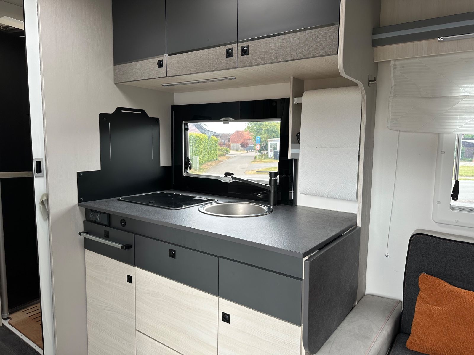 Fahrzeugabbildung Challenger 260 Graphite Ultimate 170 Automatic AHK/Sat/TV