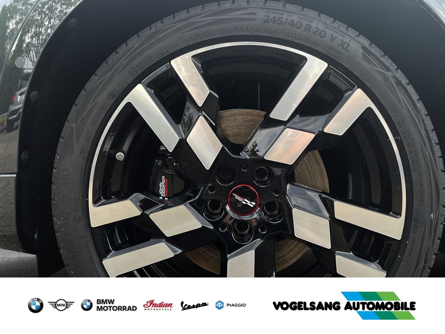 Fahrzeugabbildung MINI Countryman S ALL4 (Allrad) - Paket L - JCW-Trim