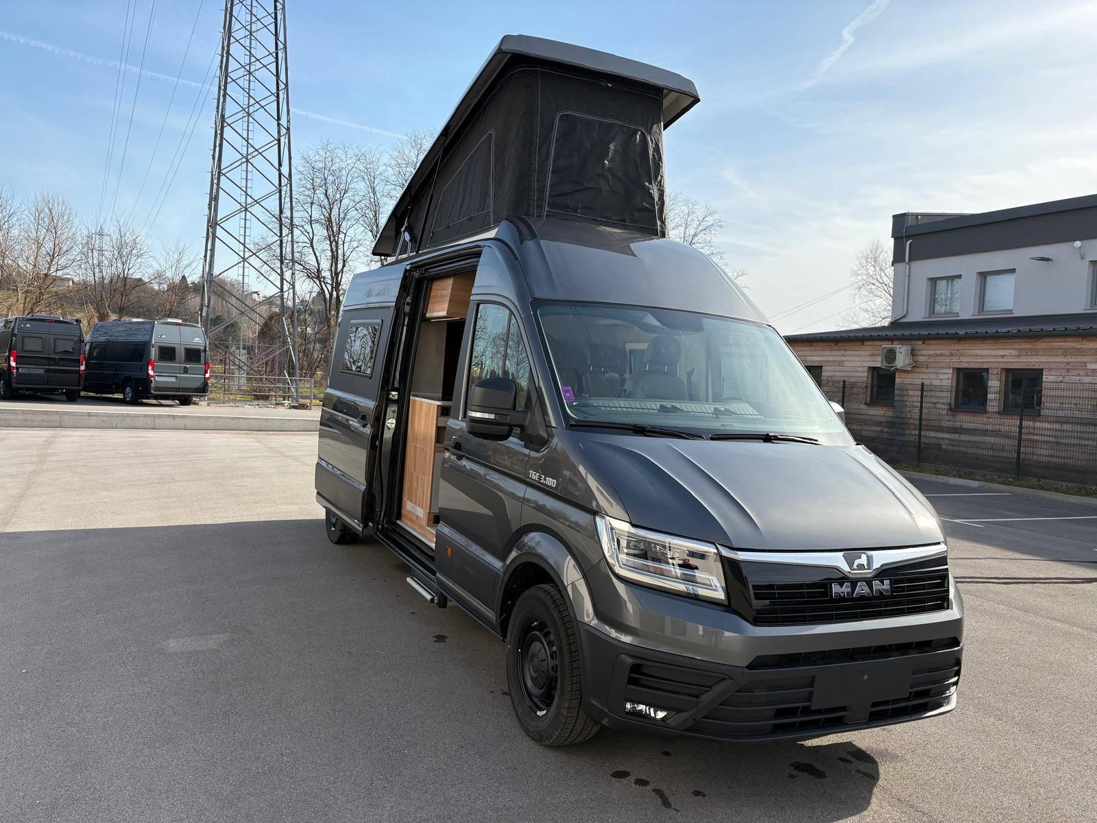 MegaMobil Mega Re Aktiv 680 S MAN Schlafdach