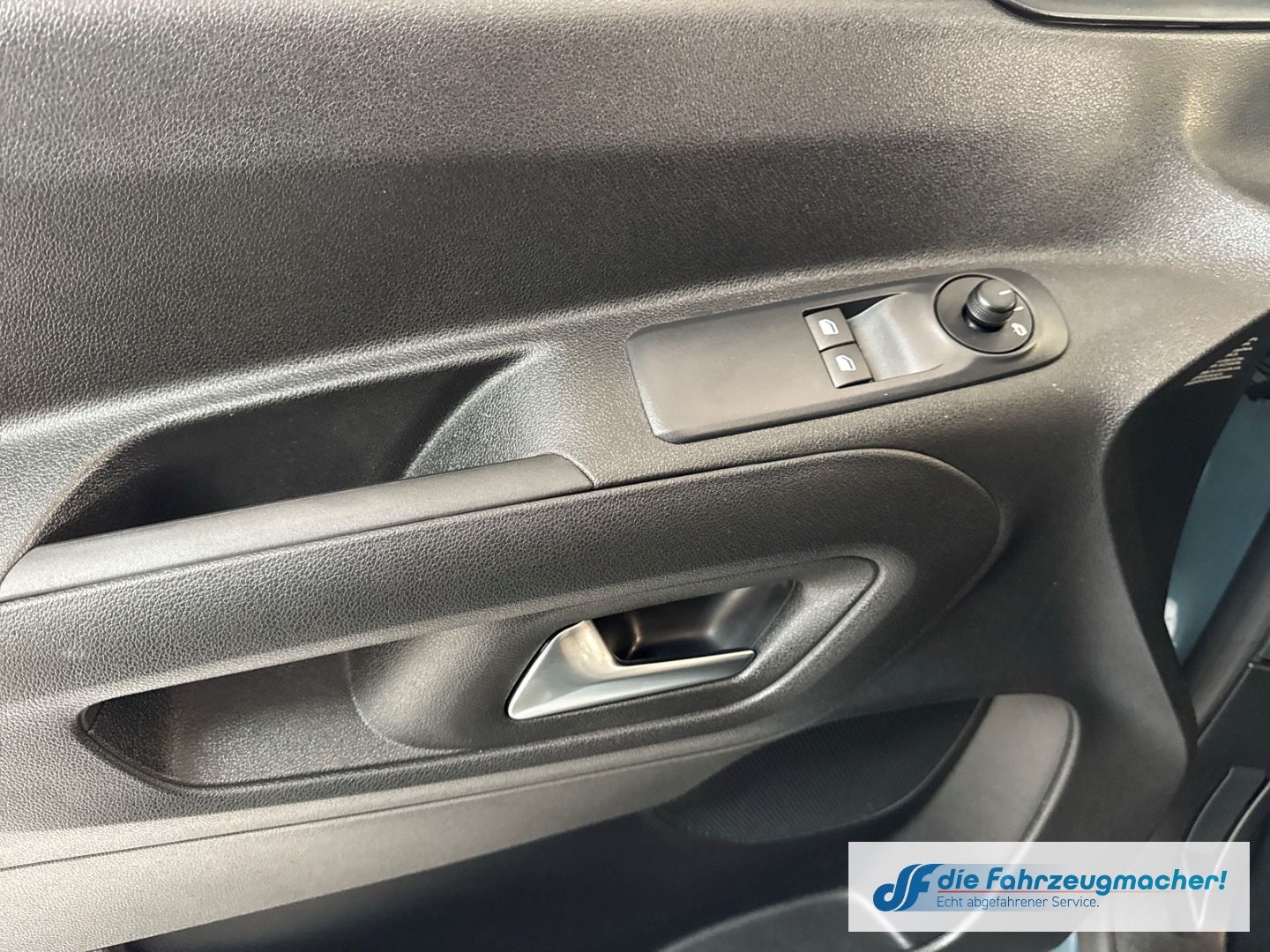 Fahrzeugabbildung Citroën Berlingo Plus Elektromotor M LED Apple CarPlay A