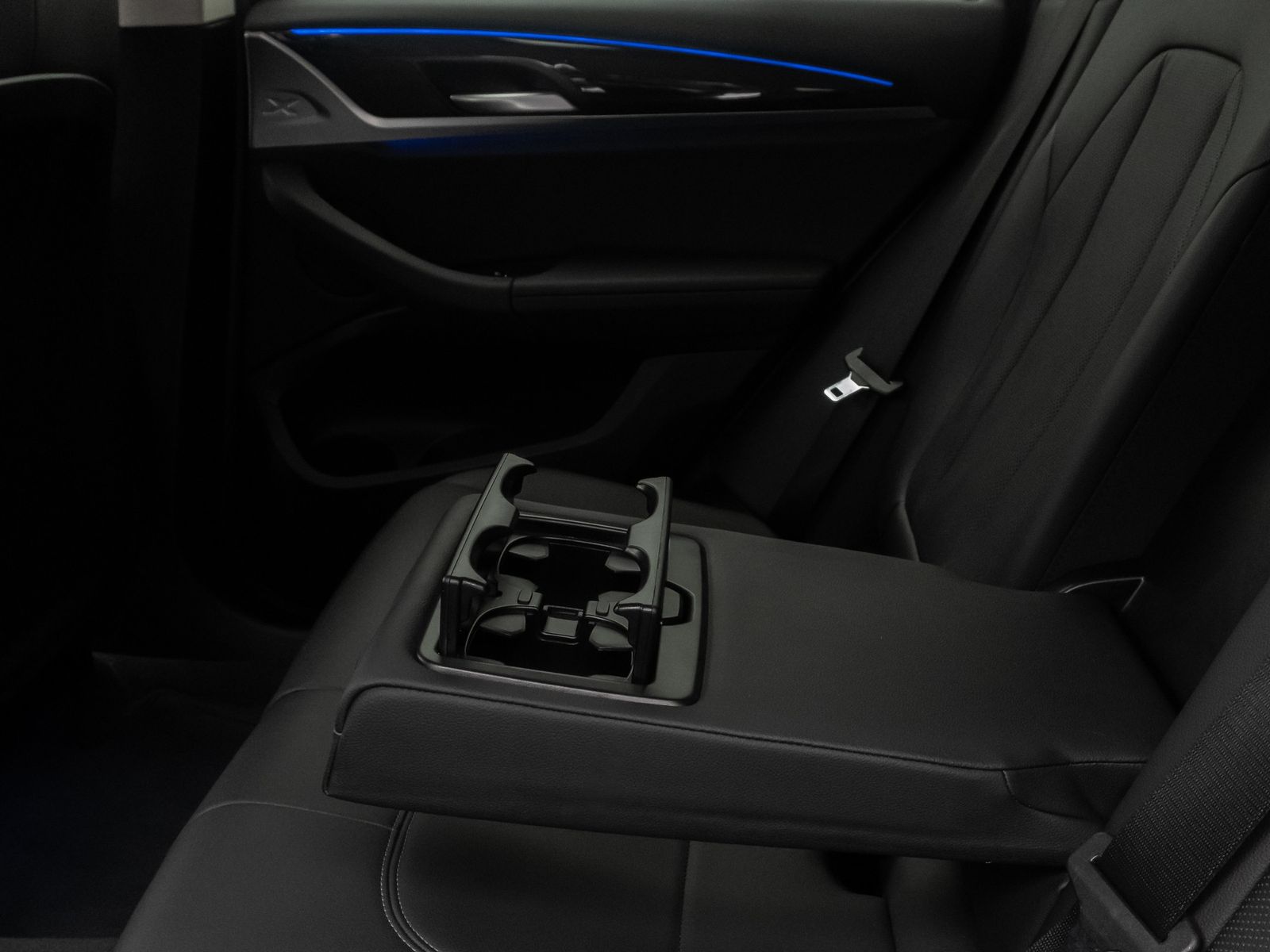 Fahrzeugabbildung BMW X3 xD20i Kamera DAB Laser HiFi Komfort Sport 18"