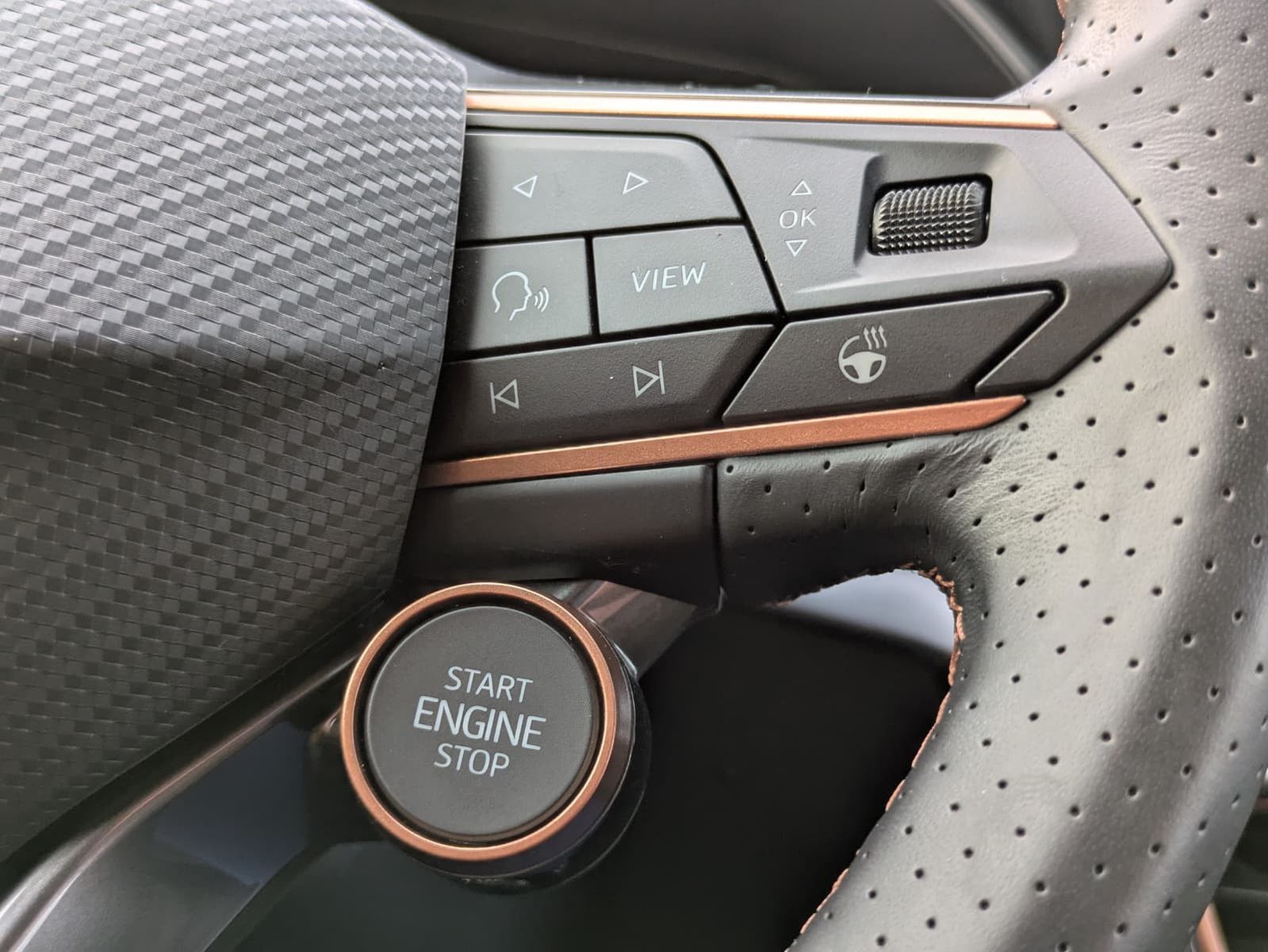 Fahrzeugabbildung CUPRA Leon 1.5 eTSI EDGE DSG*ACC*KAM*18"5JGARANTIE