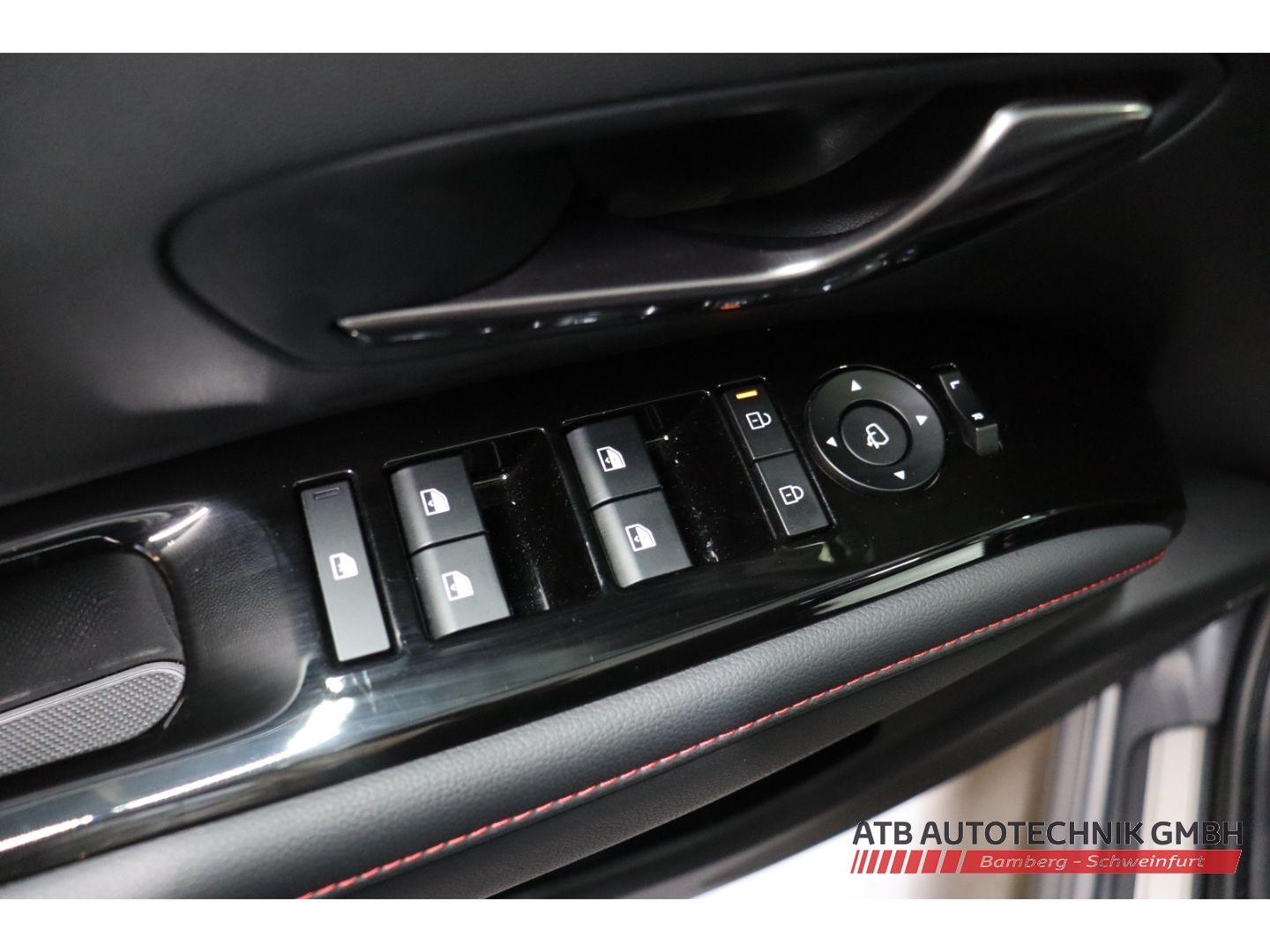 Fahrzeugabbildung Hyundai Tucson PHEV 1.6 T-GDi 4WD N-Line HUD Navi Digita