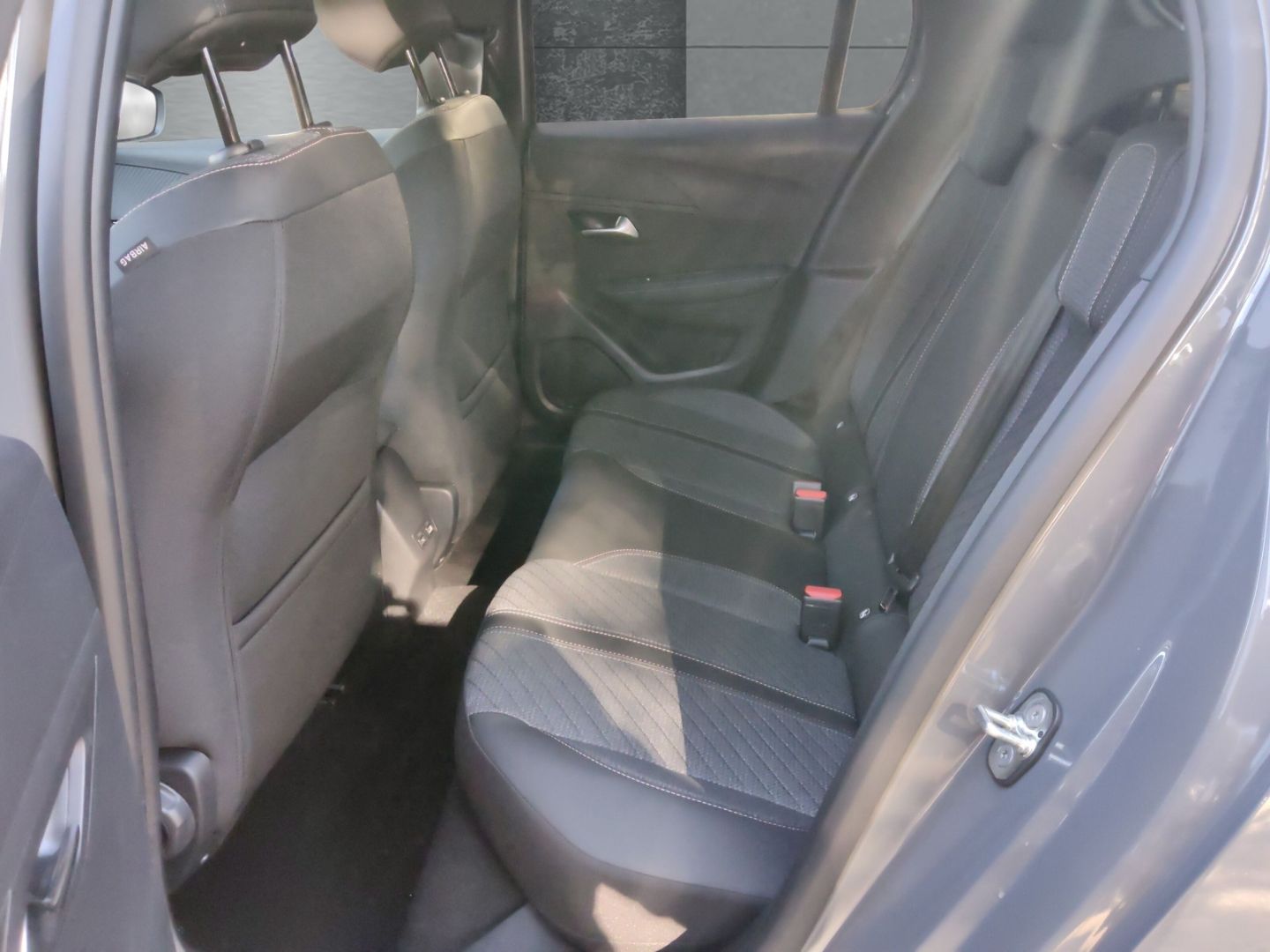 Peugeot e-208 - Bild 9