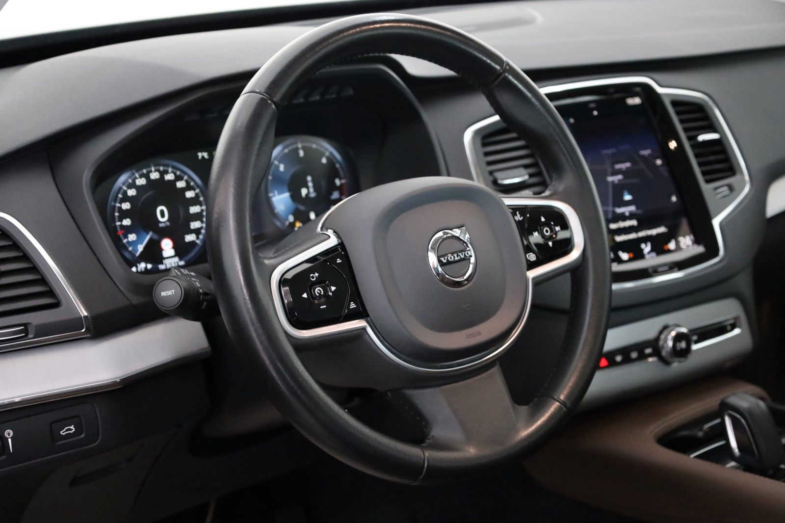 Fahrzeugabbildung Volvo XC90 Momentum Pro AWD 7Si,Leder,Navi,LED,ACC,AHK