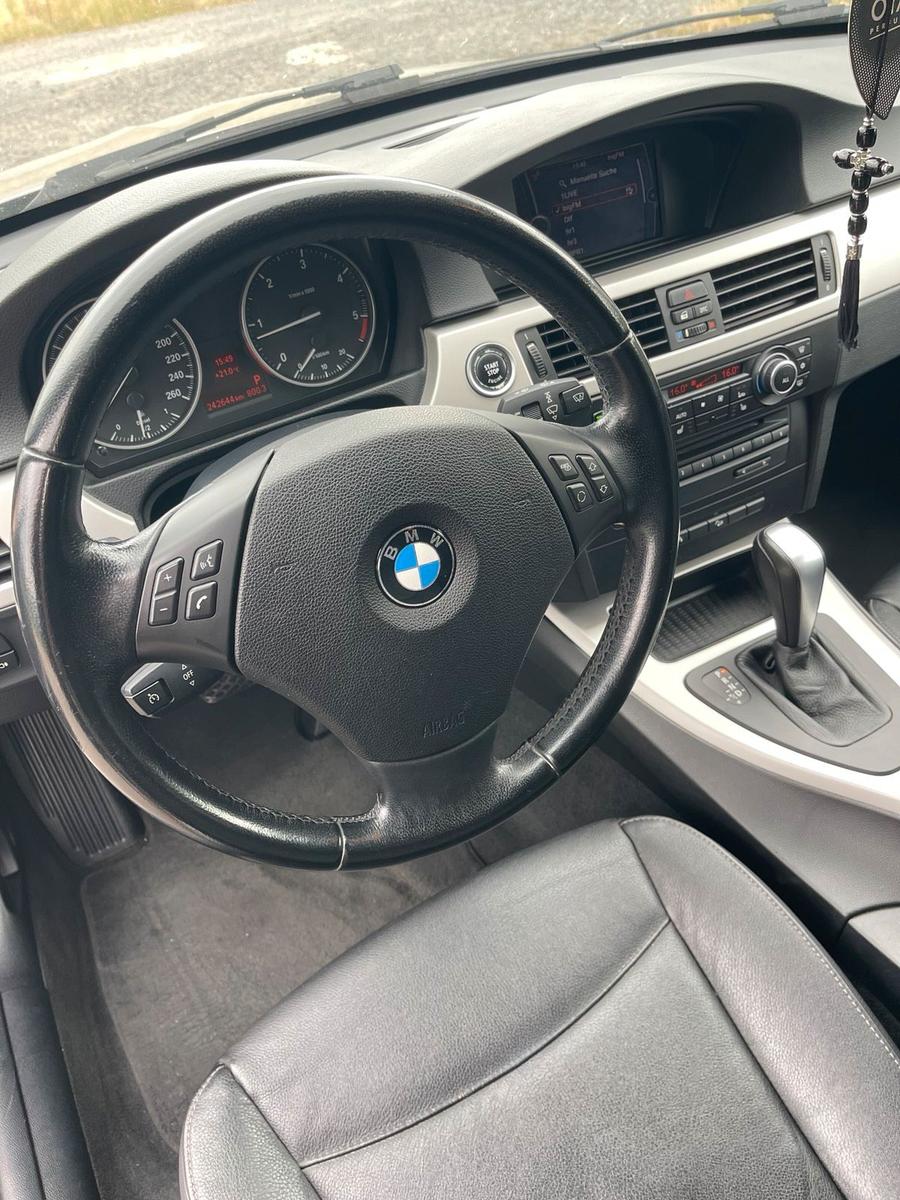 BMW 320 2010 — photo 9