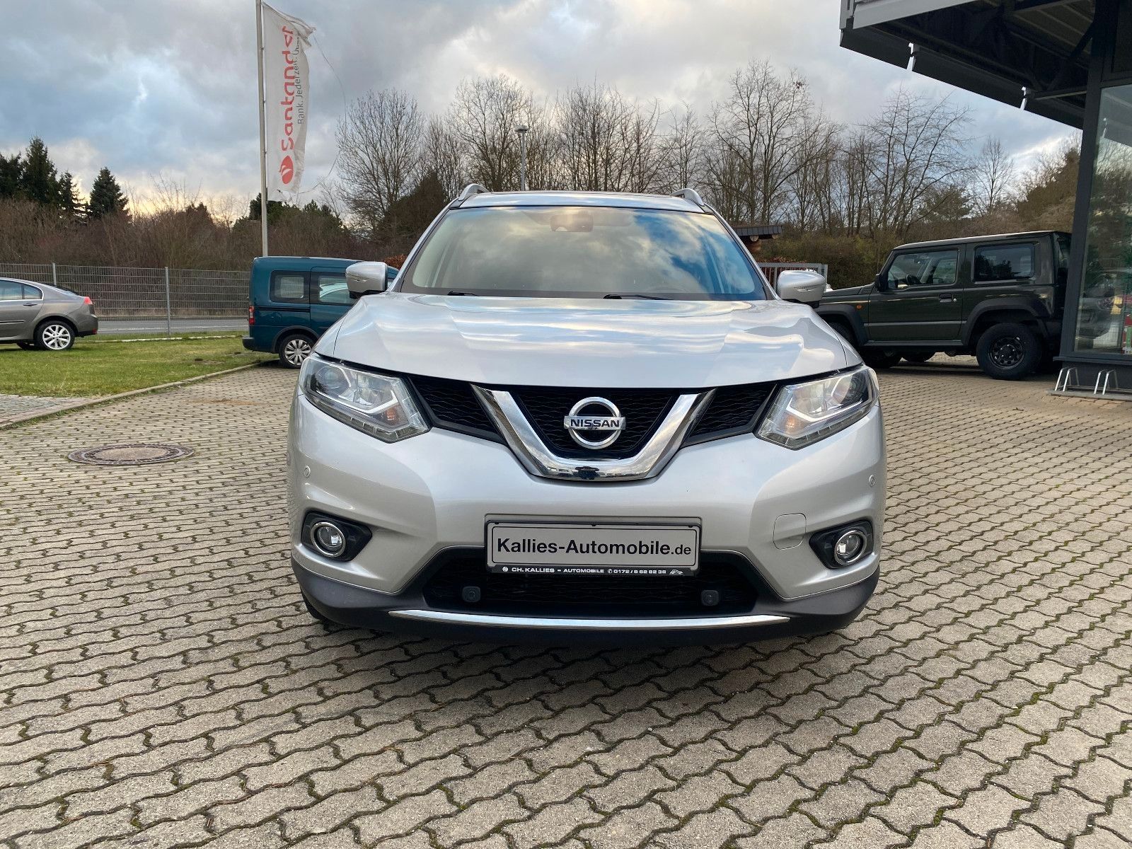 Fahrzeugabbildung Nissan X-TRAIL 1.6 MAN+LEDER+PANO+SHZ+360°+TÜV-NEU+AHK