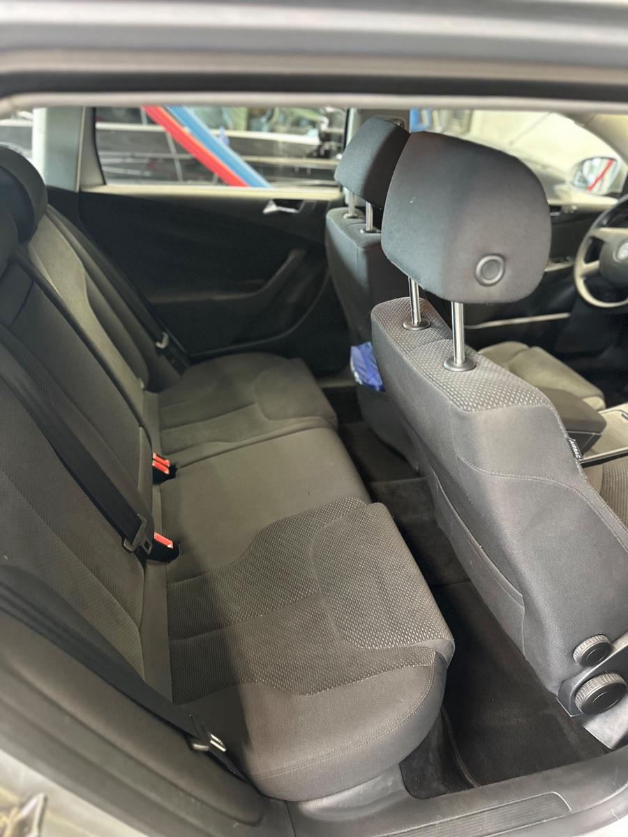 Volkswagen Passat 2005 — photo 12