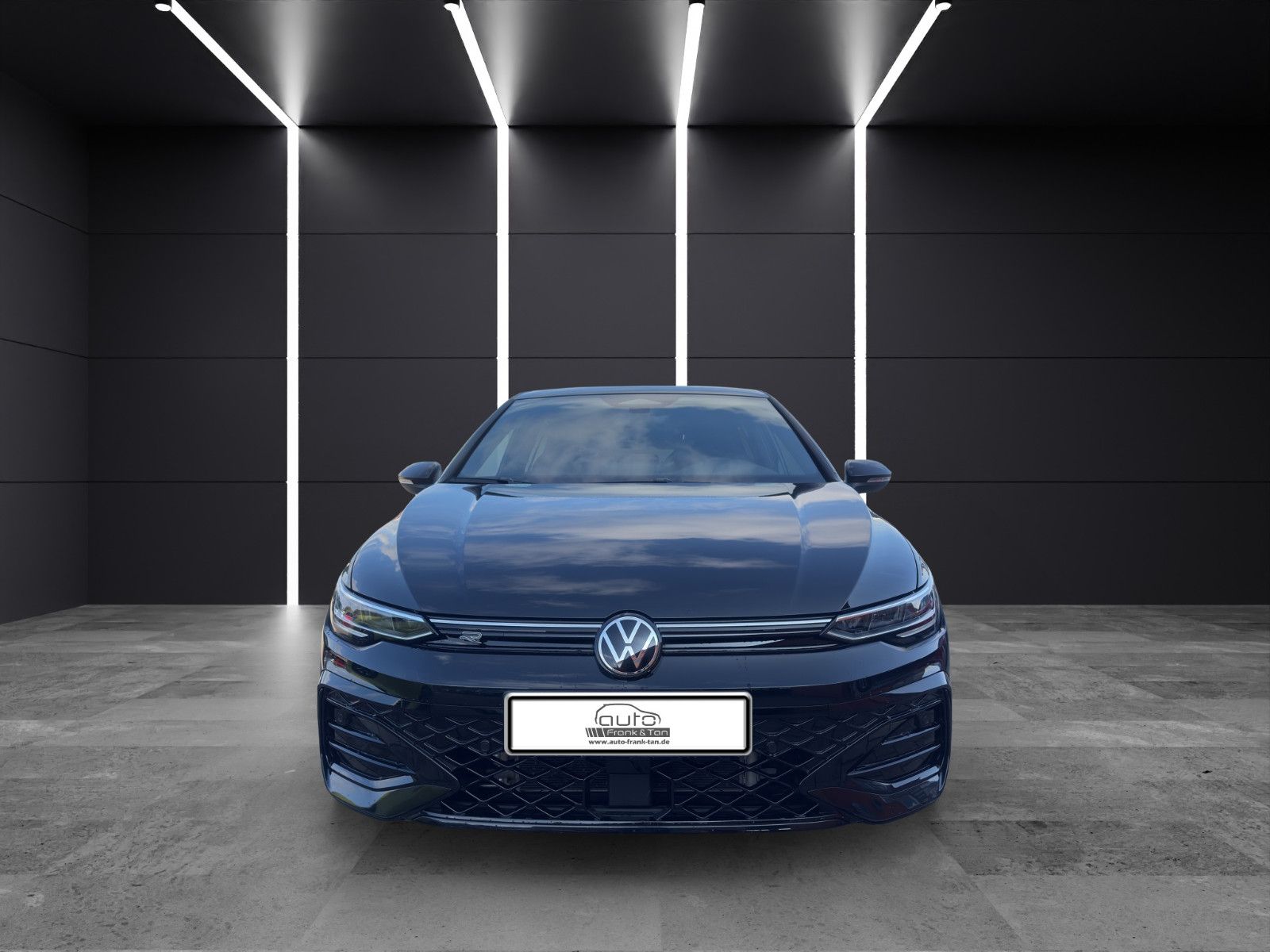Fahrzeugabbildung Volkswagen Golf VIII R-Line/ACC/Navi/Ambiente/Apple CarPlay